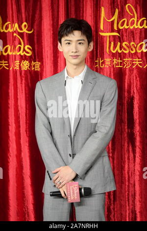 Chinesische Schauspielerin Bai Jingting besucht eine enthüllungsfeier für seine eigene Wachsfigur bei Madame Tussauds Museum in Peking, China, 20. August 2019. Stockfoto