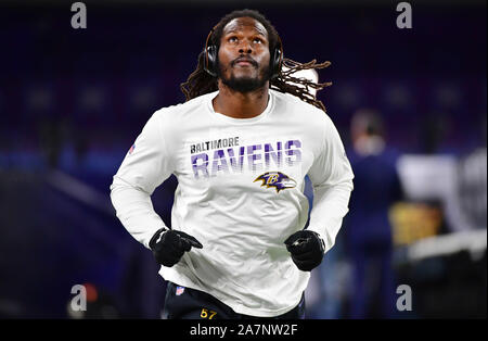 Baltimore, USA. 03 Nov, 2019. Baltimore Ravens linebacker Josh Bynes erwärmt sich vor ein NFL Spiel gegen die New England Patriots bei M&T Bank Stadium in Baltimore, Maryland, Sonntag, 3. November 2019. Foto von David Tulis/UPI Quelle: UPI/Alamy leben Nachrichten Stockfoto