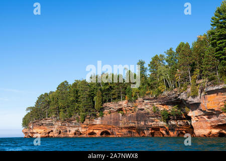 Meereshöhlen, in der Nähe von Füllhorn, Herbst, Lake Superior, WI, USA, von Dominique Braud/Dembinsky Foto Assoc Stockfoto