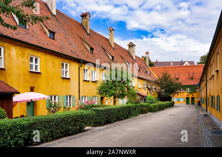 Die Fuggerei, die älteste soziale Wohnsiedlung der Welt immer noch in Gebrauch. Stockfoto