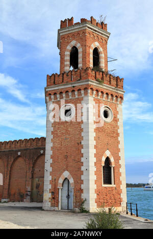 Alte historische Aussichtsturm an der Porta Nuova des Arsenale Stockfoto