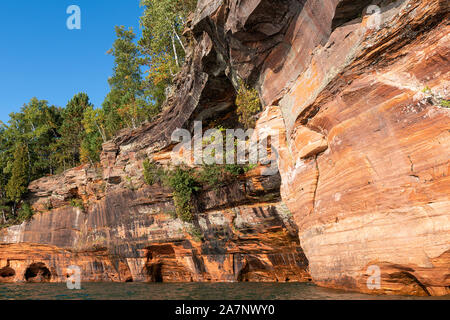 Meereshöhlen, in der Nähe von Füllhorn, Herbst, Lake Superior, WI, USA, von Dominique Braud/Dembinsky Foto Assoc Stockfoto