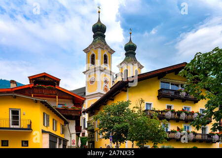 Römisch-katholische Pfarrkirche St. Jakobus und St. Leonard von Hopfgarten im Brixental, Tirol (Österreich) Stockfoto