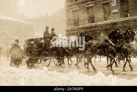 Us-designierte Präsident William Howard Taft und US-Präsident Theodore Roosevelt Fahren zu Taft Einweihung im Horse-Drawn Carriage in Schneesturm, Washington, D.C., USA, Foto von George Grantham Bain, 4. März 1909 Stockfoto