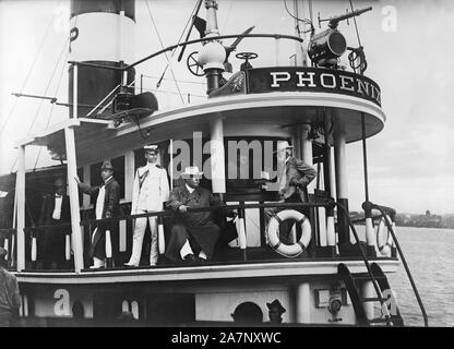 Us-designierte Präsident William Howard Taft am Boot beim Bau von Überprüfung der Panamakanal, Harris & Ewing, Februar 1909 Stockfoto