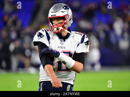 Baltimore, USA. 03 Nov, 2019. New England Patriots Quarterback Tom Brady erwärmt sich vor ein NFL Spiel gegen die Baltimore Ravens bei M&T Bank Stadium in Baltimore, Maryland, Sonntag, 3. November 2019. Foto von David Tulis/UPI Quelle: UPI/Alamy leben Nachrichten Stockfoto