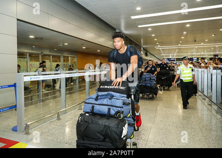 Giannis Antetokounmpo Griechenlands Nationalmannschaft kommt an der Shanghai Pudong International Airport vor dem 2019 FIBA Basketball Welt Stockfoto