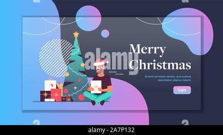 Mann, Geschenk Geschenk Box frohe Weihnachten Frohes neues Jahr Urlaub feier Konzept Kerl trägt Santa Hut sitzt in der Nähe Tanne flach in voller Länge kopieren Platz horizontale Vektor illustration Stock Vektor