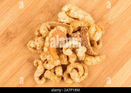 Low carb Schwarte cracklins crunchy salzigen Snack Stockfoto