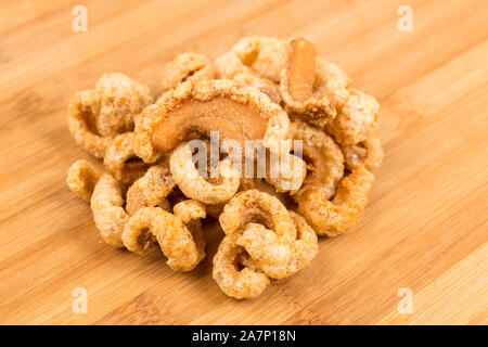 Low carb Schwarte cracklins crunchy salzigen Snack Stockfoto