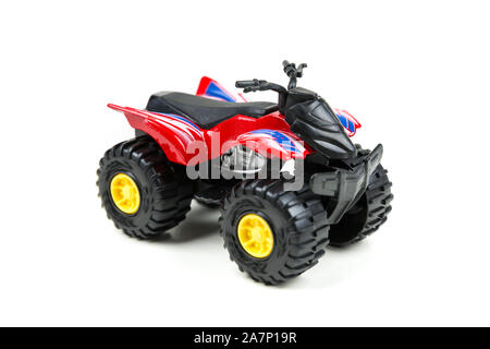 Red toy Plastic Quad ATV auf weißem Hintergrund Stockfoto