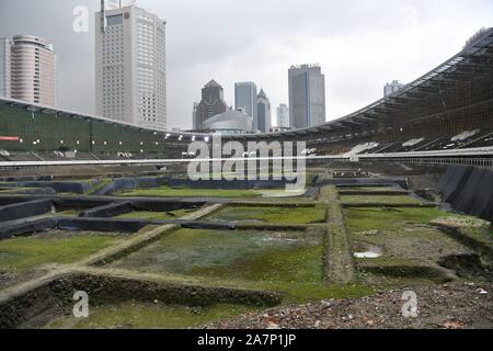 Die chinesischen Arbeiter die Ausgrabungen am Stadion in Chengdu Chengdu City untersuchen, im Südwesten Chinas Provinz Sichuan, 8. August 2019. Stockfoto