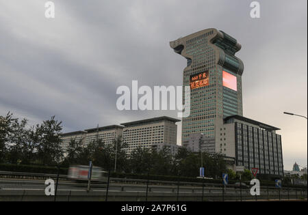 -- -- Die 44-stöckiges Nr. 5 Gebäude der Pangu Plaza, ein prominenter dragon-förmiges Gebäude, ist in Peking, China, 12. Oktober 2014. Die Auktion vom Stockfoto