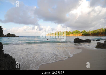 Wunderschöne Aussicht auf Boston Beach vor Sonnenuntergang im Portland Parish, Jamaika Stockfoto