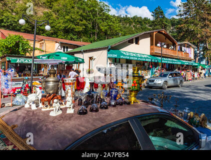 Borjomi, Georgien - 12. August 2019: Touristische Einkaufsstrasse von borjomi Samtskhe Javakheti region Georgien Osteuropa Stockfoto