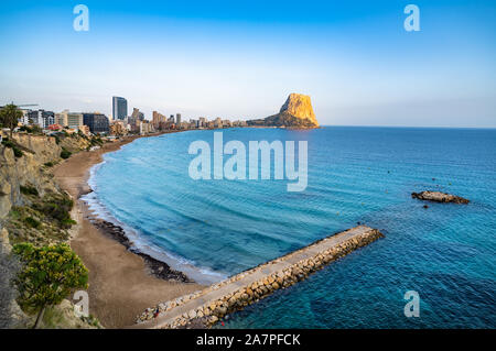 Panoramablick über Calpe Stadt und Penon d'Ifach, Valencia, Spanien Stockfoto