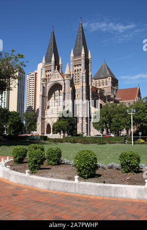 Cathedral Square mit St. John's Cathedral (anglikanischen) in Brisbane, Queensland, Australien. Stockfoto