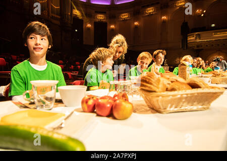 Amsterdam, Niederlande. 04 Nov, 2019. AMSTERDAM, 04-11-2019, Eröffnung Nationaal Schoolontbijt am Koninklijk Concertgebouw in Amsterdam. Credit: Pro Schüsse/Alamy leben Nachrichten Stockfoto