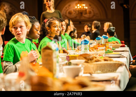 Amsterdam, Niederlande. 04 Nov, 2019. AMSTERDAM, 04-11-2019, Eröffnung Nationaal Schoolontbijt am Koninklijk Concertgebouw in Amsterdam. Credit: Pro Schüsse/Alamy leben Nachrichten Stockfoto