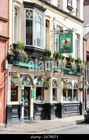 MANCHESTER, Großbritannien - 23 April, 2013: Der alte Nags Head Pub in Manchester, UK. Ab 2011 gab es mehr als 50 000 Pubs in Großbritannien. Stockfoto