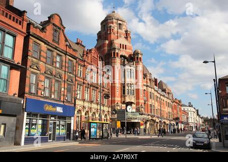 LIVERPOOL, Großbritannien - 20 April, 2013: die Menschen entlang der Renshaw Street in Liverpool, Großbritannien. Liverpool City Region hat eine Bevölkerung von etwa 1,6 Millionen Menschen Stockfoto