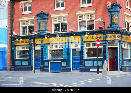 BIRMINGHAM, Großbritannien - 24 April 2013: Craven Arms Pub in Birmingham, UK. Ab 2011 gab es mehr als 50 000 Pubs in Großbritannien. Stockfoto