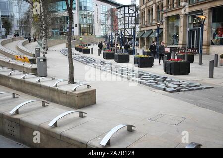 MANCHESTER, Großbritannien - 23 April, 2013: die Menschen besuchen Einkaufsviertel in Manchester, UK. Greater Manchester ist die 3. die bevölkerungsreichste Stadt in Großbritannien (2,2 m Stockfoto