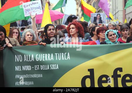 Italien, Rom, 1. November 2019: Nationale Demonstration der Solidarität mit dem kurdischen Volk, gegen die militärische Angriff im Nordosten der Türkei zu protestieren Stockfoto