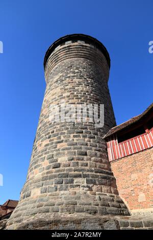 Nürnberger Kaiserburg - Sinwellturm. Wahrzeichen der Stadt Nürnberg, Deutschland. Stockfoto