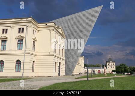 DRESDEN, Deutschland - 10. MAI 2018: Militärhistorisches Museum der Bundeswehr in Dresden, Deutschland. Das neue Gebäude im Jahr 2011 geöffnet wurde von Daniel Libesk konzipiert Stockfoto