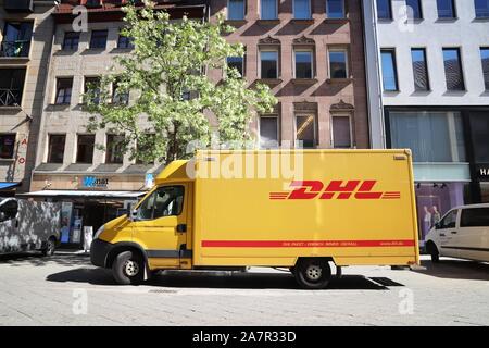 Nürnberg, Deutschland - Mai 7, 2018: DHL-Kurier Transporter in Deutschland. DHL ist Teil des Deutschen Nationalen mail Service - Deutsche Post. Stockfoto