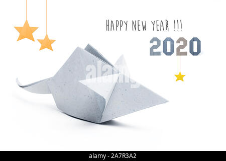 Chinesisches Neujahr 2020 Ratte Tierkreis origami Papier silber auf weißem Hintergrund Stockfoto