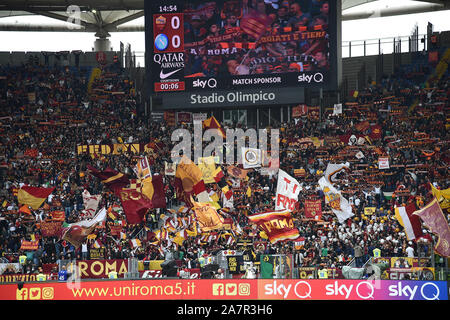 Rom, Italien. 02 Nov, 2019. Wie RomaÕs Unterstützer während der Serie ein Match zwischen Roma und Napoli im Stadio Olimpico, Rom, Italien Am 2. November 2019. Foto von Giuseppe Maffia. Credit: UK Sport Pics Ltd/Alamy leben Nachrichten Stockfoto