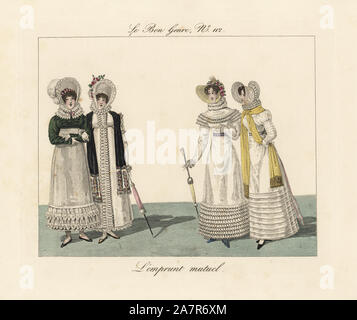 Die gegenseitige Aufnahme von Moden zwischen französischen und englischen Frauen, Anfang des 19. Jahrhunderts. Beide tragen identische Stil Motorhauben, gerüschten Kleider, Schals und Spencer Jacken. Papierkörbe Gravur von Pierre de la Mesangere's Le Bon Genre, Paris, 1817. Stockfoto