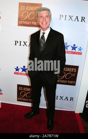 Hollywood, Kalifornien, USA, 3. November 2019 TV-Persönlichkeit Tom Bergeron besucht Ed Asner's 90th Birthday Party und Braten am 3. November 2019 im Hollywood Roosevelt Hotel in Hollywood, Kalifornien, USA. Foto von Barry King/Alamy leben Nachrichten Stockfoto