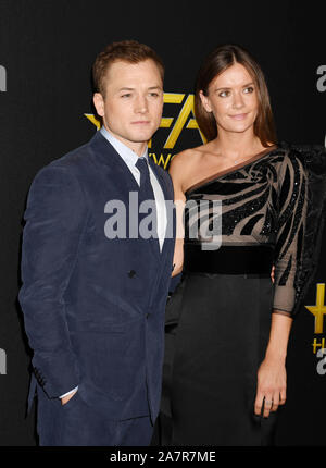 BEVERLY HILLS, Ca - November 03: Taron Egerton und Emily Thomas die 23. jährliche Hollywood Film Awards im Beverly Hilton Hotel am November 03, 2019 in Beverly Hills, Kalifornien. Stockfoto