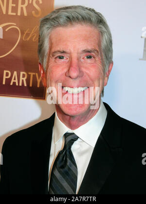 Hollywood, Kalifornien, USA, 3. November 2019 TV-Persönlichkeit Tom Bergeron besucht Ed Asner's 90th Birthday Party und Braten am 3. November 2019 im Hollywood Roosevelt Hotel in Hollywood, Kalifornien, USA. Foto von Barry King/Alamy leben Nachrichten Stockfoto