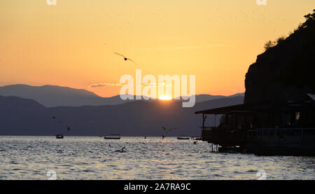 Sonnenuntergang über den Ohrid-See in Mazedonien, Bild Stockfoto