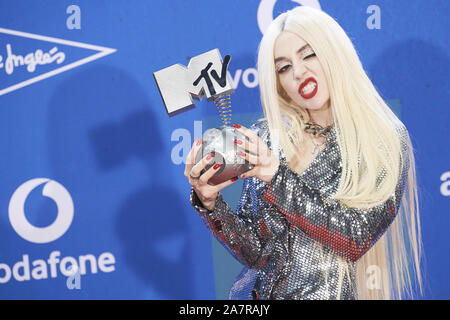 November 3, 2019, Sevilla, Andalucia, Spanien: Ava Max besucht 2019 MTV Europe Music Awards (EMAs) - Gewinner Zimmer im fibes Konferenz- und Ausstellungszentrum am 3. November 2019 in Sevilla, Spanien (Credit Bild: © Jack Abuin/ZUMA Draht) Stockfoto