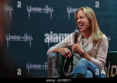 DÜSSELDORF-Neuss, Deutschland - Am 2. November 2019: Kristanna Loken (* 1979, US-amerikanische Schauspielerin - Terminator 3: Rebellion der Maschinen (2003) BloodRayne (2005) und Bounty Killer (2013) spricht über ihre Erfahrungen in der Filmindustrie am Wochenende der Hölle 2019 Stockfoto