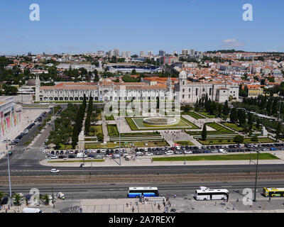 Portugal, Lissabon. Bezirk von Santa Maria de Belém. Kloster Jeronimos. Übersicht von der Oberseite des Denkmal der Entdeckungen (Monumento dos Desco Stockfoto