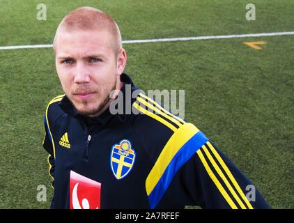 Die Nationalspieler und ehemaligen ÅFF player Anton Tinnerholm besuche eine Fußball-Schule. Foto Jeppe Gustafsson Stockfoto