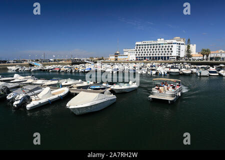 Sportboote in Faro Marina, die Stadt Faro, der Hauptstadt der Algarve, Portugal, Europa Stockfoto