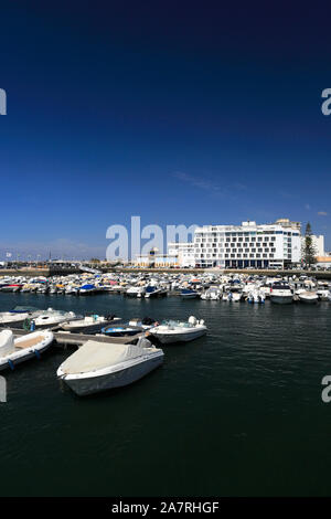 Sportboote in Faro Marina, die Stadt Faro, der Hauptstadt der Algarve, Portugal, Europa Stockfoto