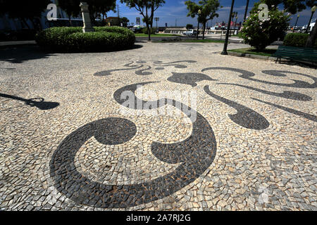 Der Jardim Manuel Bivar Gärten durch die Marina, die Stadt Faro, der Hauptstadt der Algarve, Portugal, Europa Stockfoto