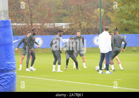 Cobham, Surrey, Großbritannien. 4 Nov, 2019. Chelsea Football Club Spieler trainieren Sie ihre Cobham Base vor dem mit Spannung erwarteten Champions League Spiel gegen Ajax FC von Holland am Dienstag. Credit: Motofoto/Alamy leben Nachrichten Stockfoto