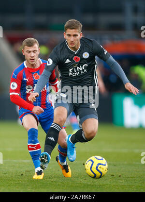 LONDON, VEREINIGTES KÖNIGREICH. NOVEMBER 03 L-R's Crystal Palace Max Meyer und Leicester City Dennis Praet während der Englischen Premier League zwischen Crystal Pal Stockfoto