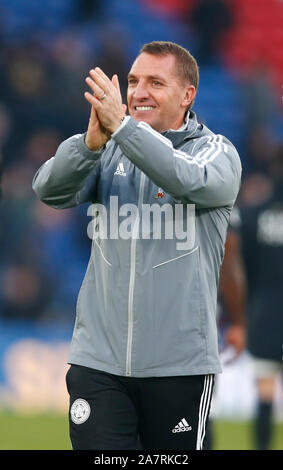 LONDON, VEREINIGTES KÖNIGREICH. NOVEMBER 03 Leicester City Manager Brendan Rodgers feiert sie während der Englischen Premier League zwischen Crystal Palace gewinnen Stockfoto