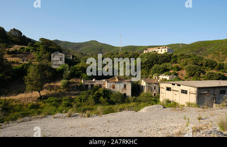 Die alten Gebäude und die Landschaft von Laveria Brassey, Teil der Montevecchio Vene Komplex in Naracauli, Ingurtosu, Sardinien Italien Europa Stockfoto