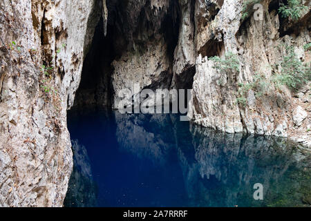 Chinhoyi Höhlen (zuvor die Sinoia Höhlen) sind eine Gruppe von Kalkstein und Dolomit Höhlen in North Central Simbabwe Stockfoto